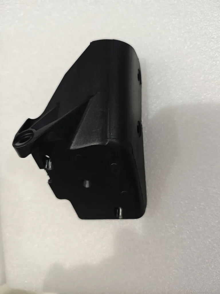 Peça de fixação do trem de pouso (traseira esquerda)
